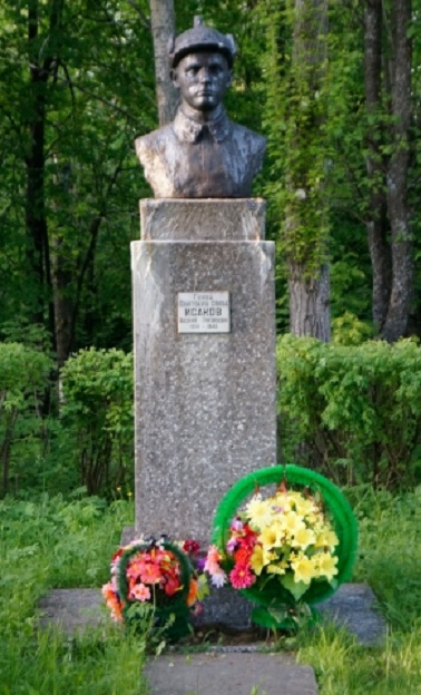 Бюст Н.В. Исакова